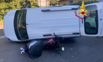 Incidente in viale Togliatti: moto si scontra con due auto, illeso il centauro