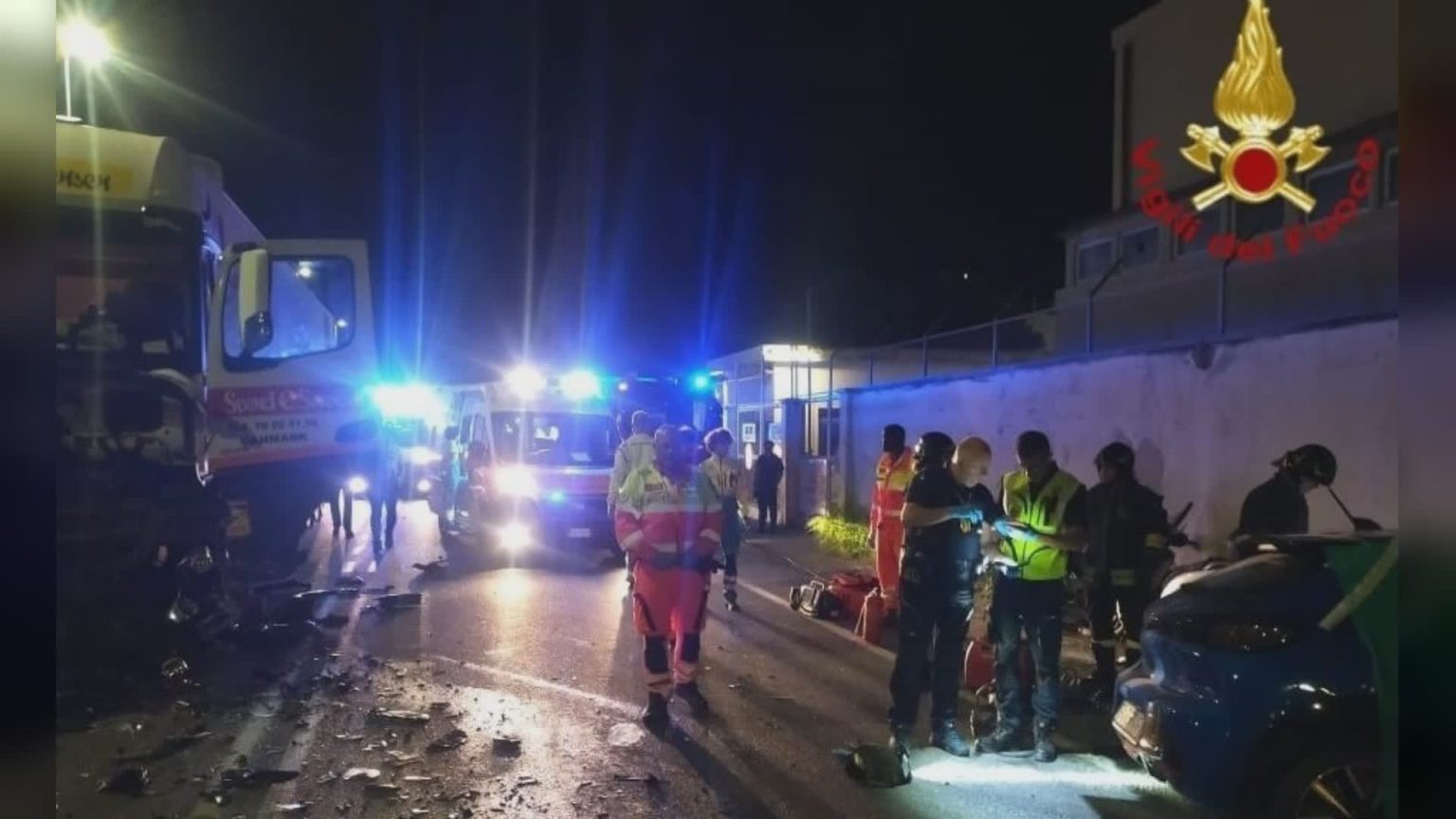 Tremendo Scontro Tra Auto E Tir Muore Enne Di Livorno Prima Firenze