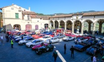 Ruote nella Storia: 100 auto storiche sfilano per festeggiare un secolo di vita dell'Aci Arezzo