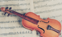 Un tesoro sul treno verso Firenze: ritrovato un prezioso violino dei primi del ‘900