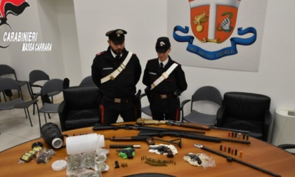 Ben 14 chili di droga e armi da sparo sequestrati a Massa, 2 arresti