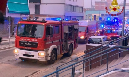 Paura a Prato: incendio nella zona di Pratilia. Bimbi intossicati in ospedale
