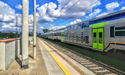 Perde la vita mentre attraversa i binari, 73enne travolto dal treno a Le Piagge