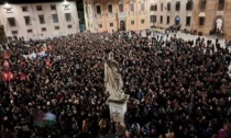 Pisa, in 5000 in piazza schierati a fianco degli studenti caricati dalle forze dell'ordine