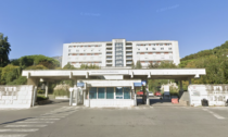 Indagine all'Ospedale di Carrara: paziente 84enne trovato morto nel suo letto in un bagno di sangue