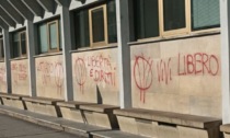 Imbrattato con scritte "No Vax" il palazzo dell'Agenzia delle Entrate a Firenze