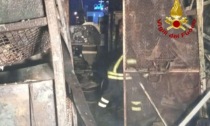 Frantoio distrutto dalle fiamme a Vicopisano: in cinque bloccati dal fumo