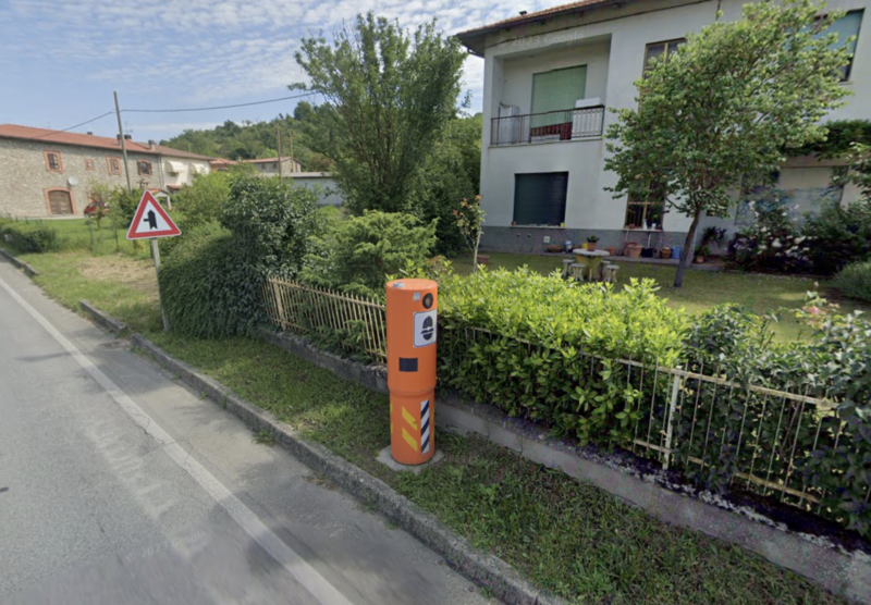 Castel Focognano Un autovelox arancione sradicato nella notte