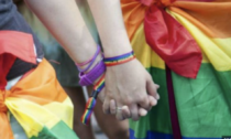 "Sono gay", la confessione di un 18enne di Pisa ma i genitori lo allontanano da casa