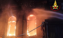 Incendio al Kursaal di Montecatini: "Sono entrate delle persone e hanno dato fuoco a tutto"
