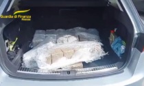 Nascondeva 63kg di hashish nel doppiofondo dell'auto: beccato corriere della droga a Firenze