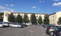 Danneggiate quattro auto in sosta: denunciati otto minorenni ad Arezzo