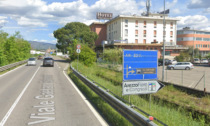 Incidente tra auto e moto ad Arezzo, 27enne in gravissime condizioni