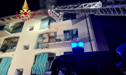 Firenze, incendio in un appartamento dell'Isolotto: condominio evacuato