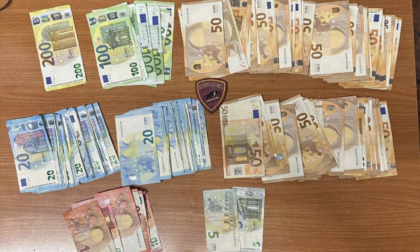 Bisca clandestina in un locale di Prato, sequestrati oltre 9mila euro in contanti