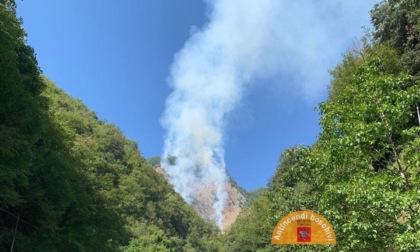 Incendi in Toscana: rogo critico a Castelfranco Piandiscò, fiamme da una cava a Carrara