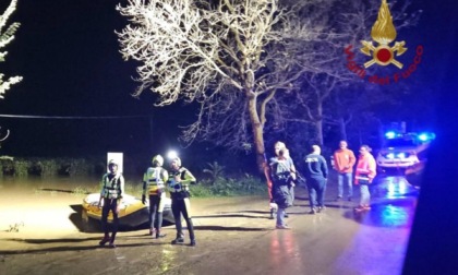 Maltempo Toscana, nonna e bimbo di 5 mesi dispersi a Montecatini Val di Cecina: proseguono le ricerche