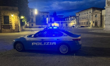 Lucca, creano disordine al Luna Park poi tentano di impadronirsi della pistola di un poliziotto