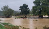 Maltempo Toscana, fiumi esondati. Due giovani salvati dalla piena, 56enne ferito dalla caduta di un albero