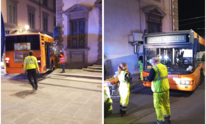 Firenze, il bus svolta e le incastra contro il muro: due donne in ospedale