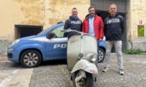 Firenze, furto in piazza della Libertà: spaccata la vetrata e portata via una Vespa d’epoca di ingente valore