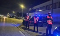 Lucca, rimprovera i vandali e viene accoltellato di fronte alla propria abitazione: grave 62enne