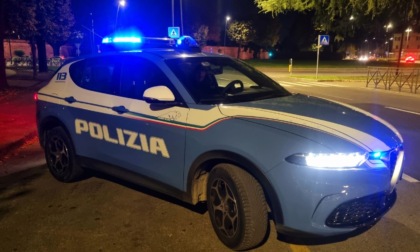 Inseguimento a Lucca, ladri fuggono saltando dall'auto in corsa: due furti a segno in una sera