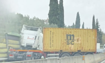 Incidente in Fi-Pi-Li: tir intraversato a Lastra a Signa, traffico bloccato