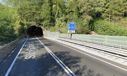 Incidente a Lucca, violento impatto sul guard rail: muore 82enne