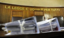 Cade dal motorino che aveva rubato e fa causa al legittimo proprietario. Ma il giudice boccia la richiesta