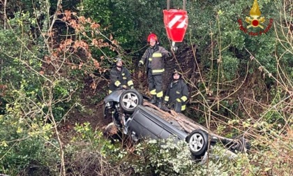 Massa Marittima, perde il controllo dell'auto e finisce in una scarpata: 63enne in ospedale