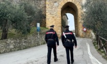 Monteriggioni, il finto carabiniere e l'incidente stradale: tenta di truffare coppia di anziani