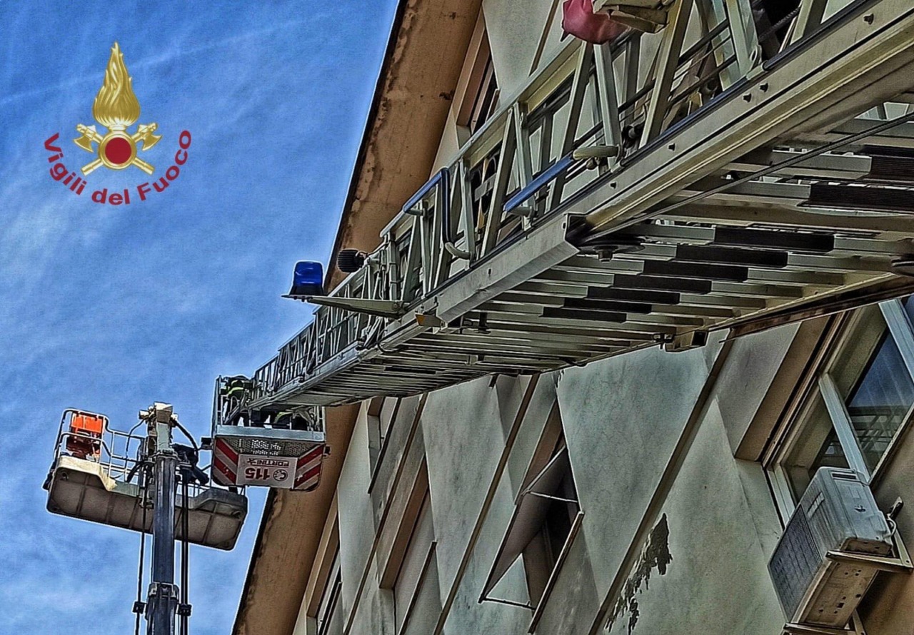 Campi Bisenzio, un incendio in appartamento causa la morte di un’anziana