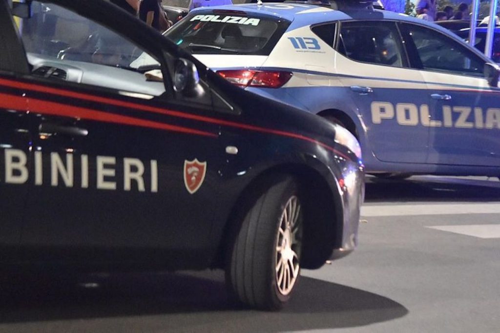 Due coniugi trovati morti in casa con ferite da arma da taglio