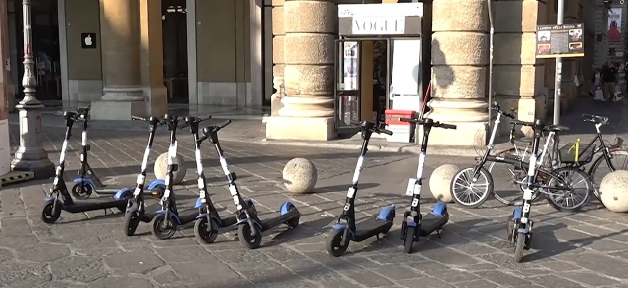 Firenze, addio ai monopattini a noleggio dal 2026
