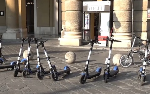 Firenze, addio ai monopattini a noleggio dal 2026