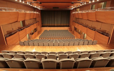 Il Teatro Dante apre la stagione con “Scandalo”: un inizio promettente