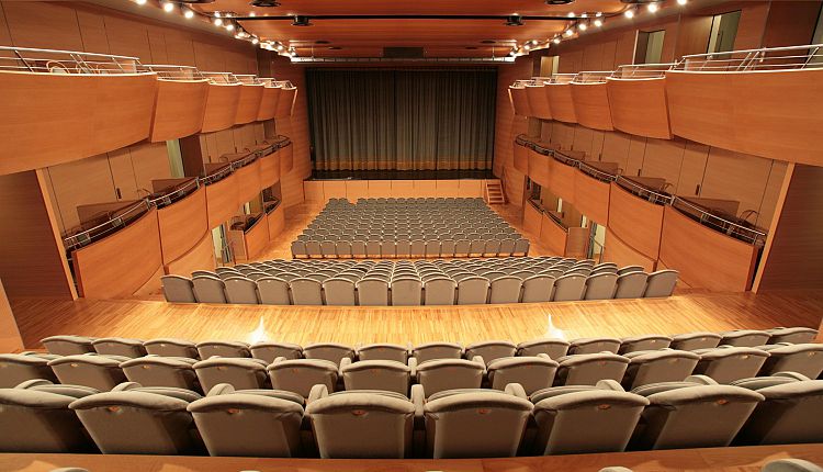 Il Teatro Dante apre la stagione con “Scandalo”: un inizio promettente