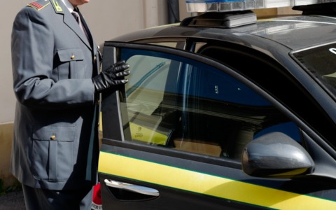 Inaugurato e chiuso un centro commerciale a Barberino Tavernelle (Firenze)