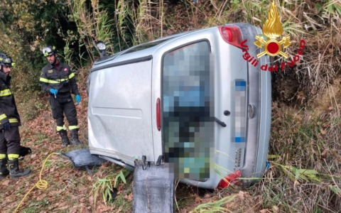 Incidente a Cerreto Guidi: auto esce di strada