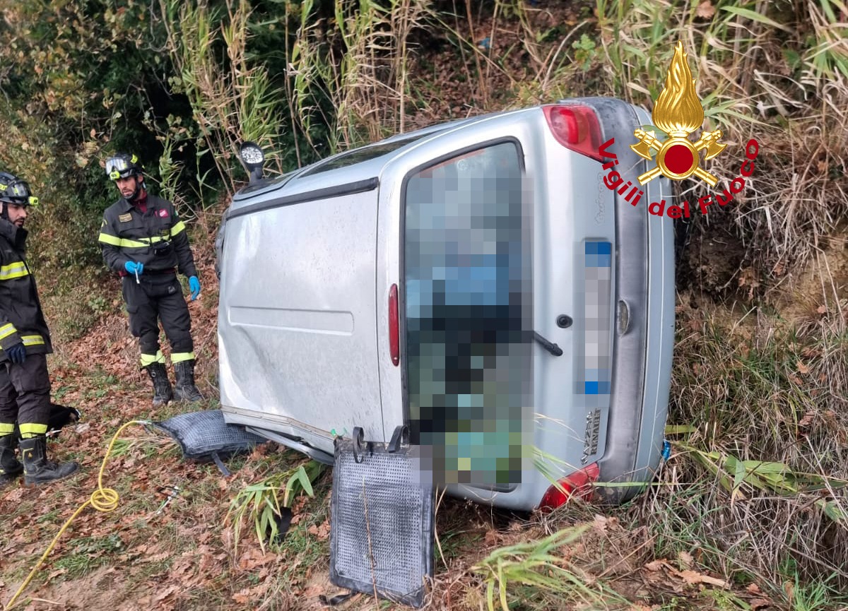 Incidente a Cerreto Guidi: auto esce di strada