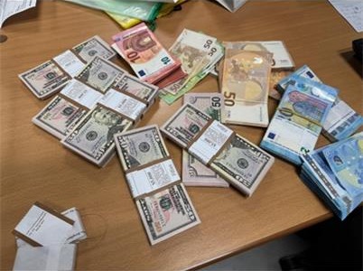 Scoperti soldi e oro nel bagaglio a mano all’Aeroporto Vespucci di Firenze