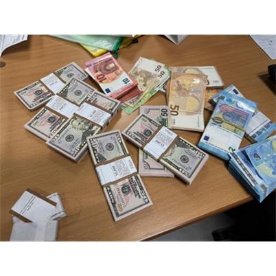 Scoperti soldi e oro nel bagaglio a mano all’Aeroporto Vespucci di Firenze