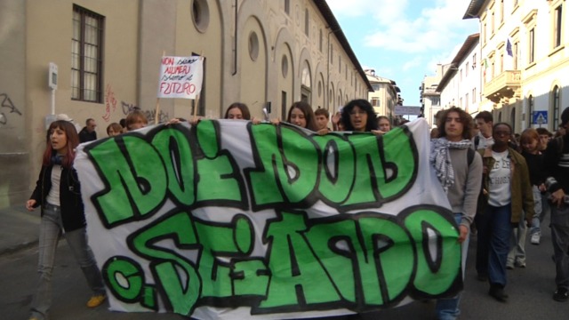 Studenti fiorentini in corteo: contro accorpamenti e scuole fredde