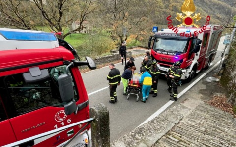 Un 85enne cade in un cavedio e viene salvato dai vigili del fuoco