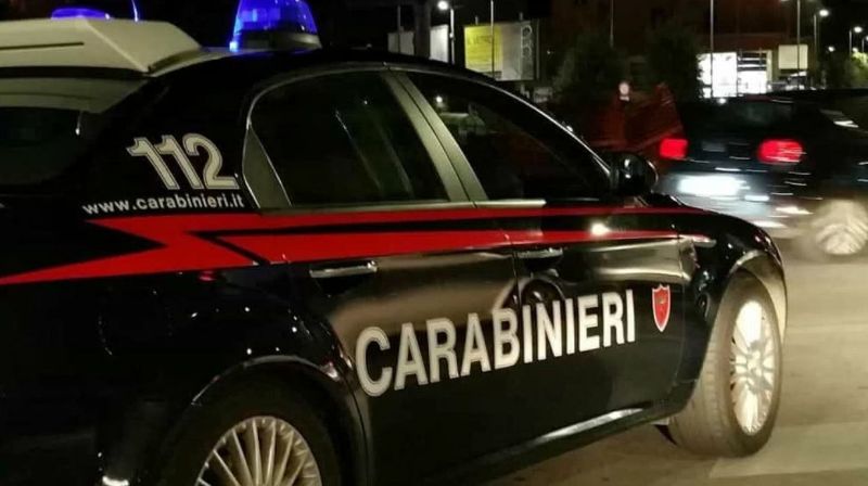 Arrestato dopo aver minacciato la compagna in casa