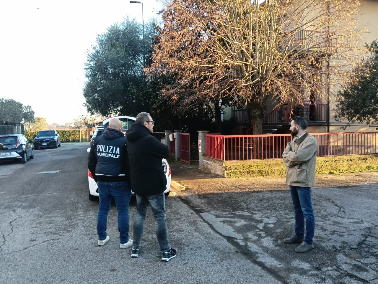 Cadavere nel baule: indagati madre e fratelli per omissione di soccorso
