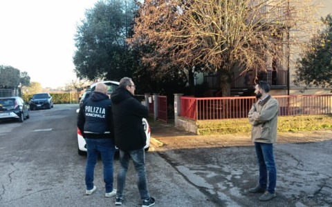 Corpo trovato in un baule: scoperti contanti in una casa di orrori