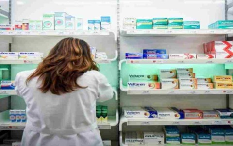 Farmacista minacciata da un mendicante a Firenze