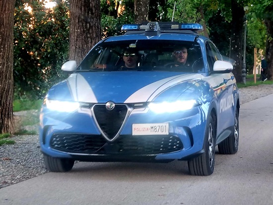 Firenze, arrestato spacciatore sorpreso a rubare in un negozio